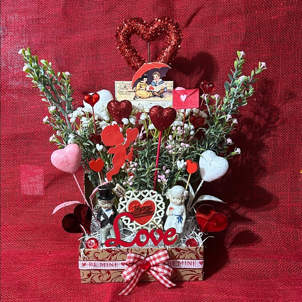Valentine's Day Hearts Galore Assemblage Hanging Basket Vtg Table/Home Decor